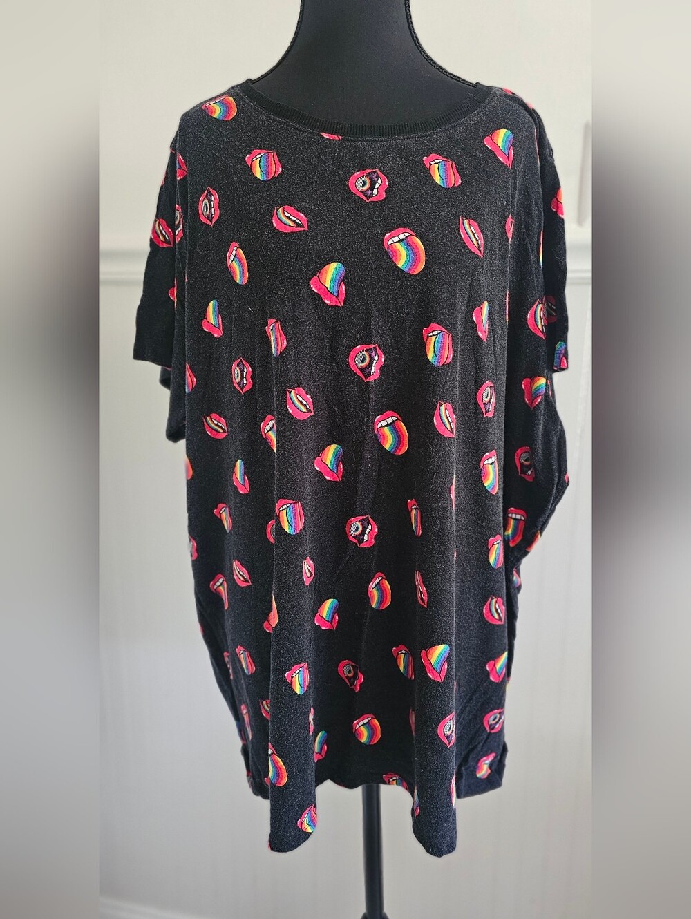 Torrid Black Tee with Rainbow Lip Print 4X